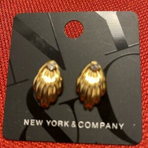 NY & Co Hand shaped earrings with Crystal